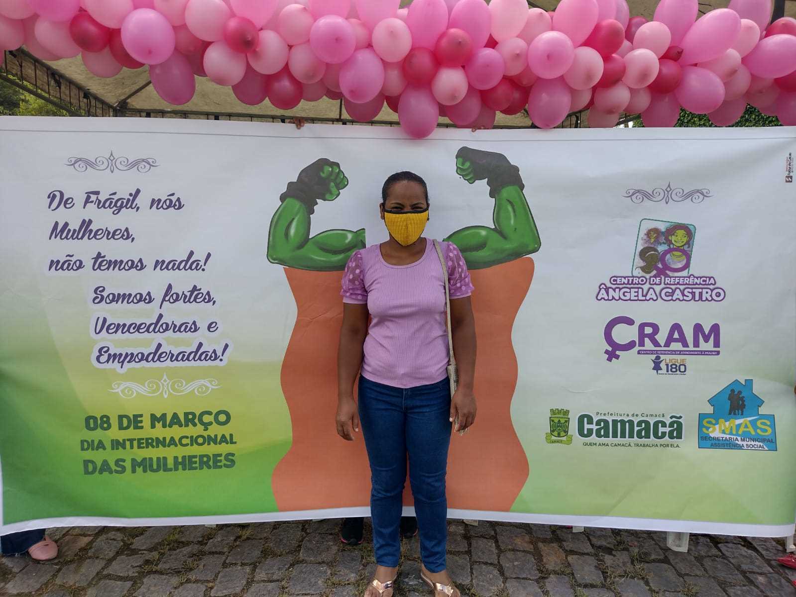 Prefeito homenageia as mulheres servidoras